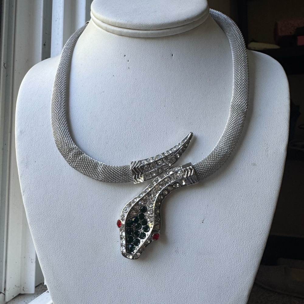 SILVER HEART PAPERCLIPS FASHION NECKLACE - Picture 3 of 11